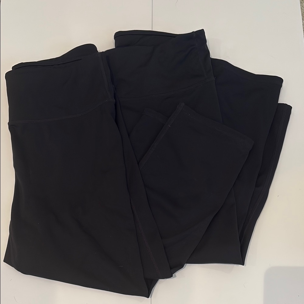 Fabletics Bundle of 2 Black Leggings, Capri Length 
Cooling effect, High Waisted